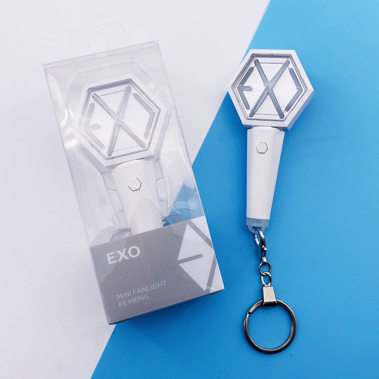 تسليم فوري - لايت ستيك اكسو ميني الاصلي يصلح مداليا لحقيبتك مفتاحك | (ONE) EXO - MINI FANLIGHT KEYRING