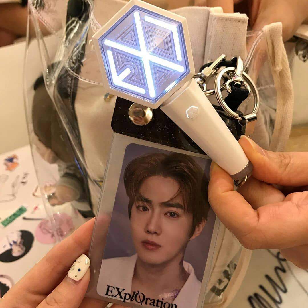 (تسليم فوري) EXO  MINI FANLIGHT KEYRING - لايت ستيك ميني الاصلي - هذا العرض فقط عنده شرائه مع منتج لايت اكسو او الحقيبة