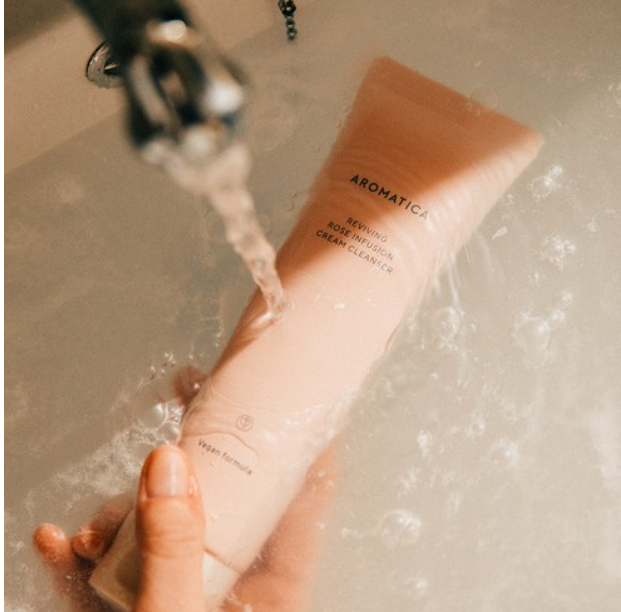 واحد - روز - كريم منظف منقوع، 145 جرام .شاهد الوصف | (ONE) Rose - Infusion Cream Cleanser, 145g