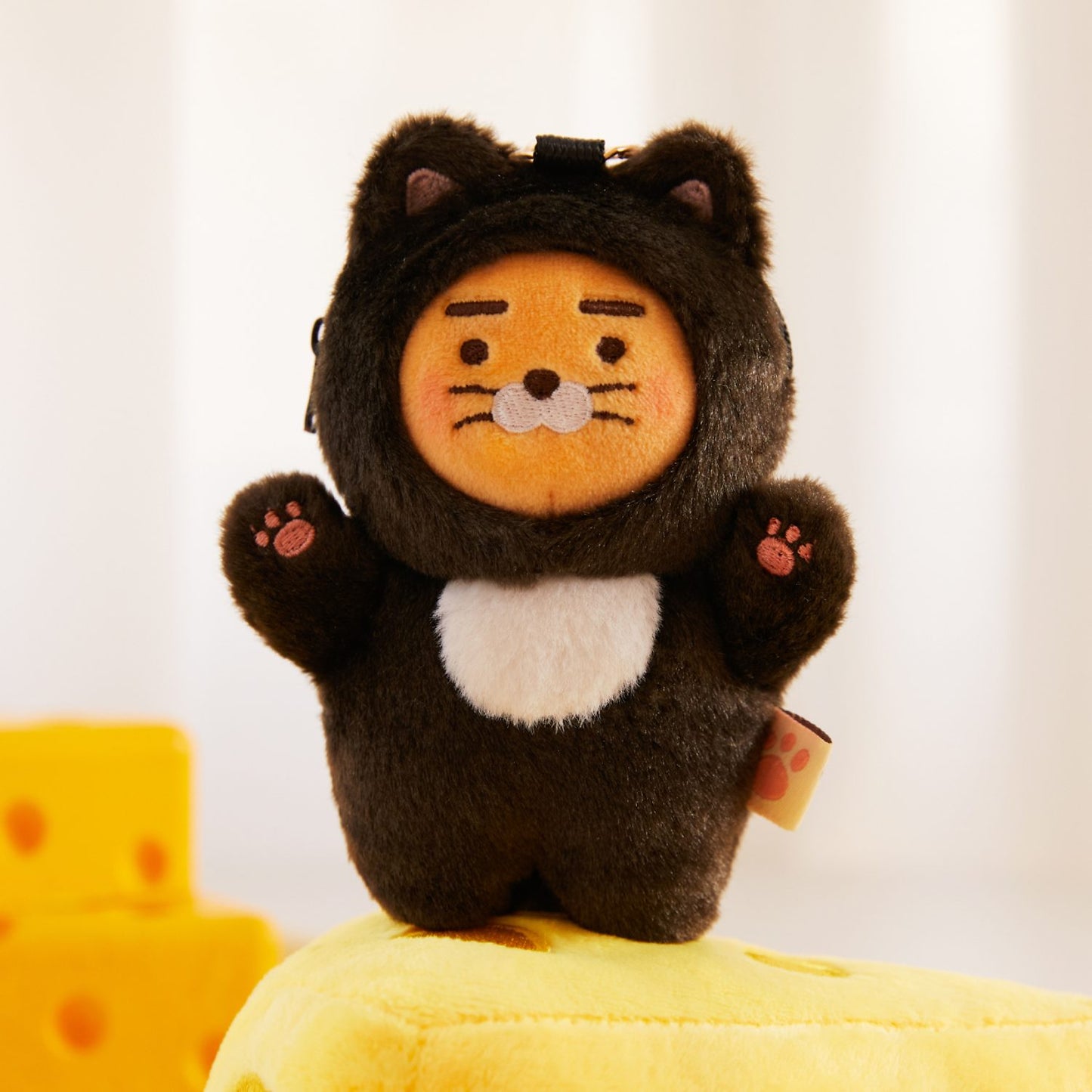 (ONE) KAKAO FRIENDS nyangnyang inhyeong seumateuki keiseu_laieon