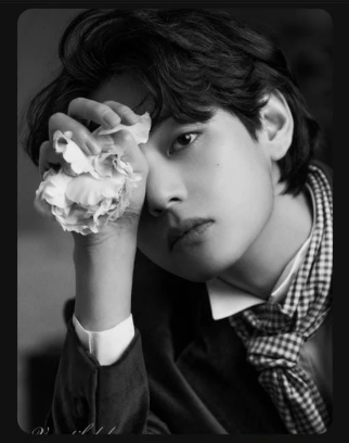 واحد بتس متوفر بري اوردر احجز تبقى اربع قطع | (ONE) BTS - Me, Myself, and V ‘Veautiful Days’ (+ENG/JPN) Special 8 Photo-Folio