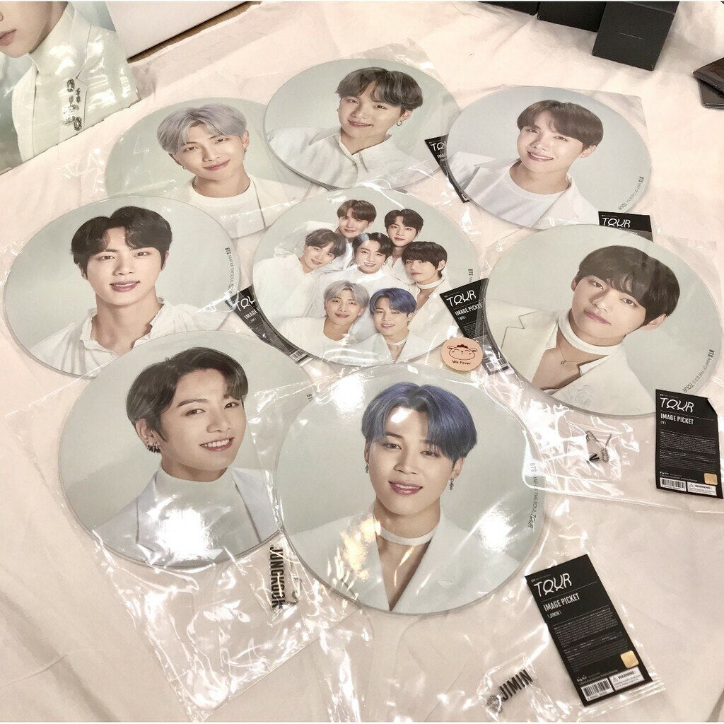 تسليم فوري تبقى القليل  ... BTS MOTHES TOUR: Image Picket مراوح التور الجوله الاولى الاصلية