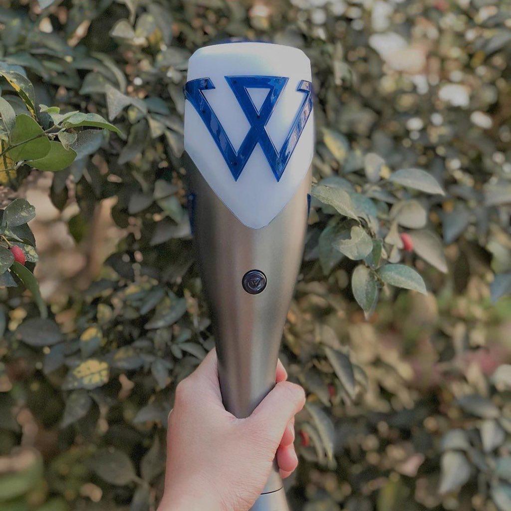 فقط 1 قطعة) تسليم فوري) -  (Lightstick)  WINNER...  OFFICIAL LIGHT STICK | عصى ونر الاصدار الجديد