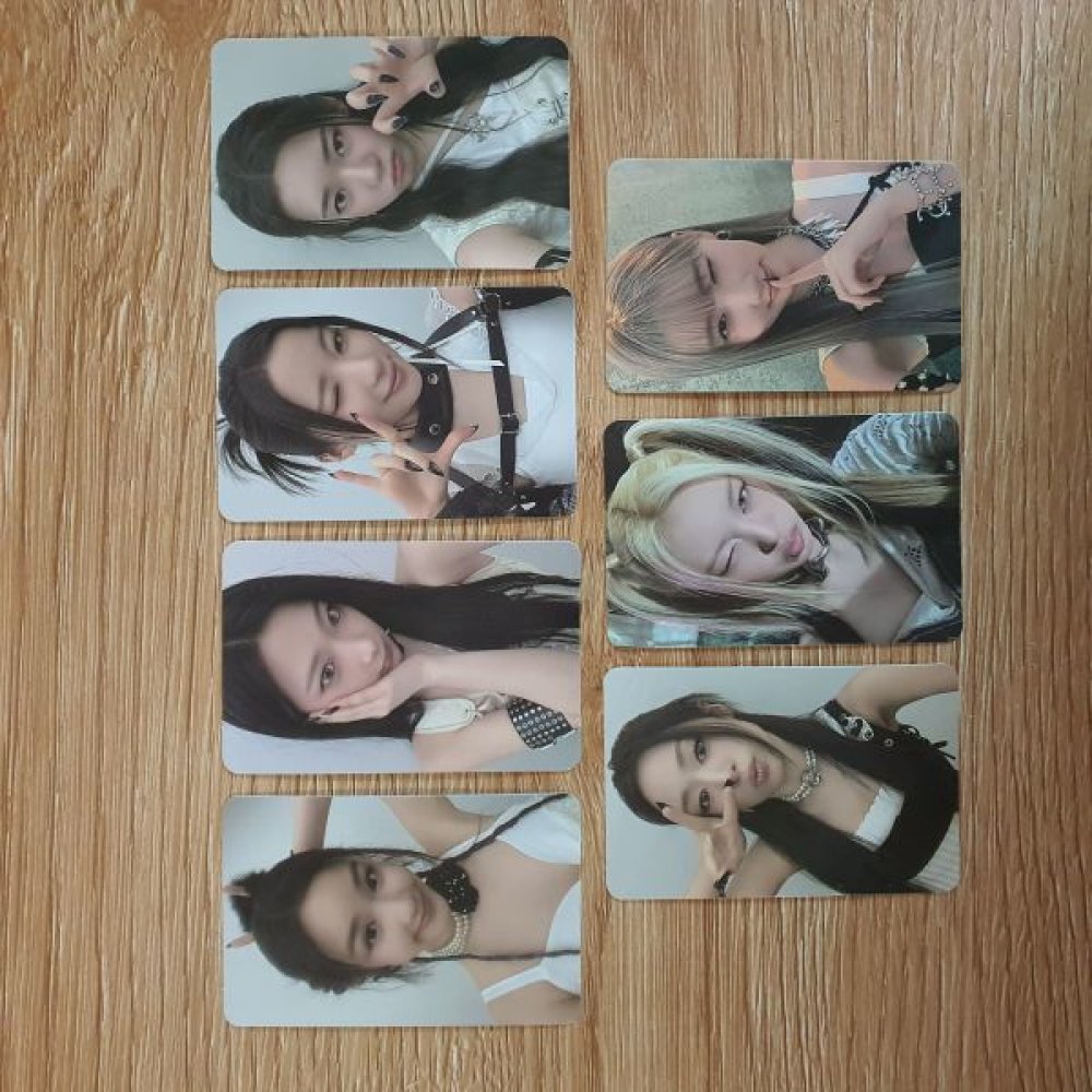 (ONE)BABYMONSTER - 1st Mini Album BABYMONS7ER Official YG Special Photo Card 1- Select one member