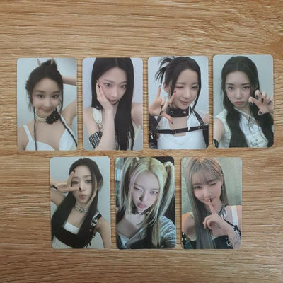 [BABYMONSTER|بيبي مونستر] {Kpop} (ONE)BABYMONSTER - 1st Mini Album BABYMONS7ER Official YG Special Photo Card 1- Select one member