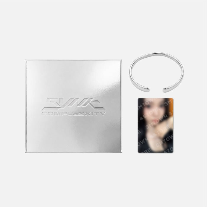 [aespa|إسبا] {Kpop} (Set) AESPA - Bangle Bracelet + Photocard (2026 LIVE TOUR SYNK: COMPLaeXITY) | إسبا - سوار معدني + فوتوكارد (جولة 2026 سينك كومبلكسيتي)