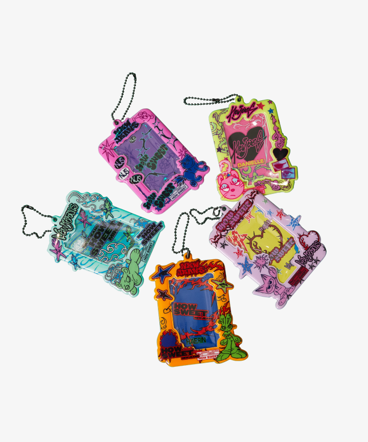 [NEWJEANS|نيوجينز] {Kpop} (ONE) NewJeans - NJ How Sweet PHOTO CARD HOLDER KEYRING