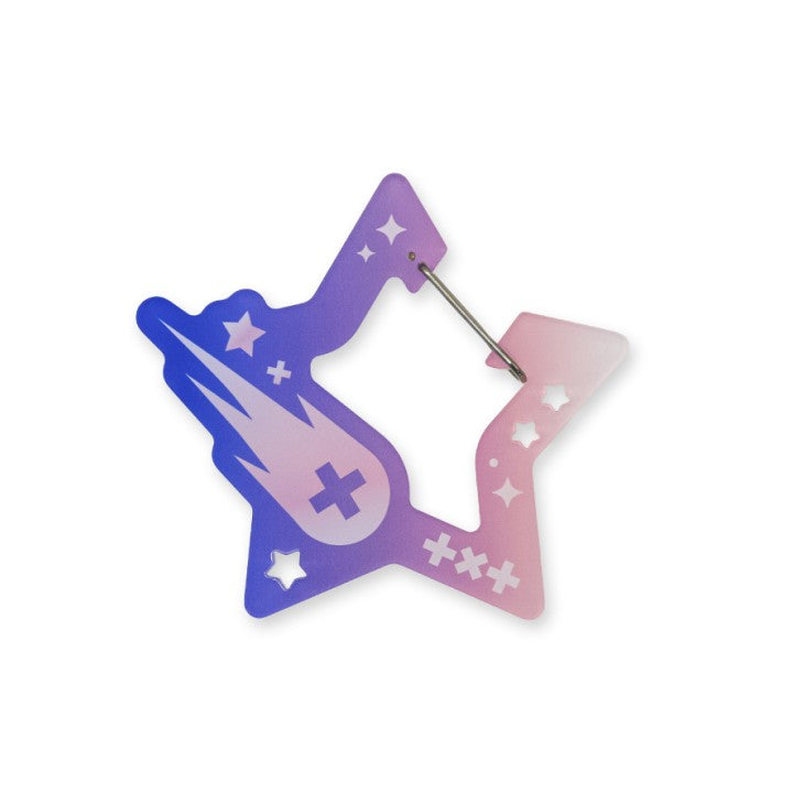 [TXT|تي اكس تي] (One) TOMORROW X TOGETHER - Acrylic Carabiner approx. 7.3–7.7 x 7 cm (HYBE CINE FEST) | تومورو × توغيذر - كارابينر أكريليك ٧٫٣–٧٫٧ × ٧ سم (هايب سيني فست)