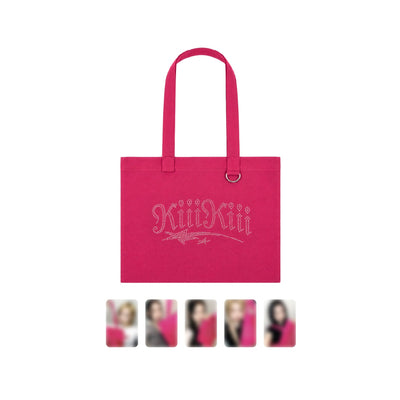 [KiiiKiii|كي كي كي] {Kpop} (Set) KiiiKiii - Tote Bag 45 x 35 cm + Member Photo Card (2026 FAN CONCERT [KiiiKiii FESTiiiVAL]) | كي كي كي - حقيبة توت ٤٥ × ٣٥ سم + بطاقة صورة العضو (حفل المعجبين ٢٠٢٦ [KiiiKiii FESTiiiVAL])