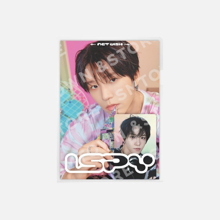 [NCT WISH|ان سي تي ويش] {Kpop} (Set) NCT WISH - Postcard 12.7 x 17.8 cm + L-Holder + Hologram Photocard ([I SPY] Pop-up [WISH LAND]) | ان سي تي ويش - بطاقة بريدية ١٢٫٧ × ١٧٫٨ سم + حافظة L + بطاقة صورة هولوغرام (متجر [WISH LAND] المؤقت)