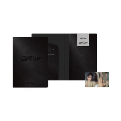 [MEOVV|ميياو] {Kpop} (Set) MEOVV - Passport Case 10 x 14 cm + 5 Photocards (MEOVV THE 2nd EP ALBUM [BITE NOW] Pop-up) | ميياو - حافظة جواز سفر ١٠ × ١٤ سم + ٥ بطاقات صور