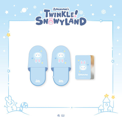 [ONEW|أونيو] {Kpop} (Set) ONEW - JJINGNYANGS Room Shoes approx. 13 x 35 cm + Photocard (Pop-up [Twinkle! Snowyland]) | أونيو - شبشب منزلي جينغنيانغز نحو ١٣ × ٣٥ سم + بطاقة صورة (بوب أب [توينكل سنويلاند])