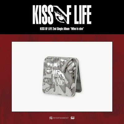 [KISS OF LIFE|كيس أوف لايف] {Kpop} (One) KISS OF LIFE - Hand Mirror 7.5 x 7.5 cm ([Who is she] Pop-Up MD 04) | كيس أوف لايف - مرآة يد ٧٫٥ × ٧٫٥ سم (منتجات متجر [Who is she])