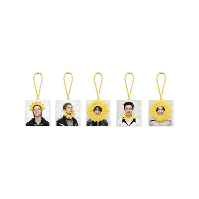 [CORTIS|كورتيس] {Kpop} (One) CORTIS - Random Acrylic Keyring 4.7 x 5.55 cm + 15 cm Ball Chain (2026 TOUR 'PUT YOUR PHONE DOWN') | كورتيس - ميدالية أكريليك عشوائية