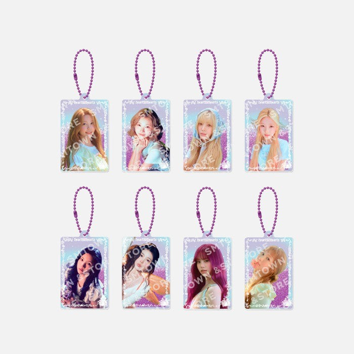 [Hearts2Hearts|هارتس تو هارتس] {Kpop} (One) HEARTS2HEARTS - Random Acrylic Keyring [ICONIC HEART] | هارتس تو هارتس - ميدالية أكريليك (عشوائية)