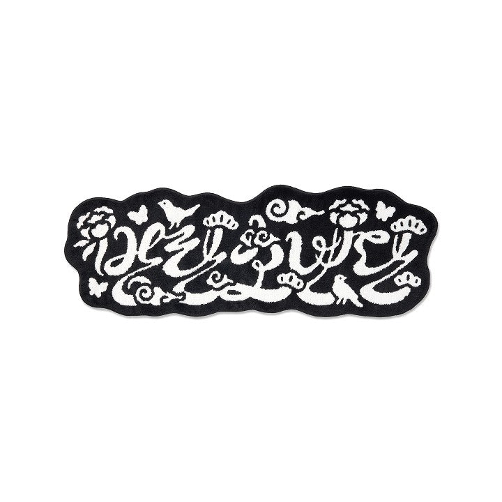 [BTS|بانتقان] (One) BTS - Graphic Desk Mat 115 x 37 cm, Non-Slip (2026 BTS DALMAJUNG x MU:DS) | بي تي اس - سجادة مكتب مطبوعة ١١٥ × ٣٧ سم، قاعدة مانعة للانزلاق (مجموعة 2026 BTS دالماجونغ × MU:DS)