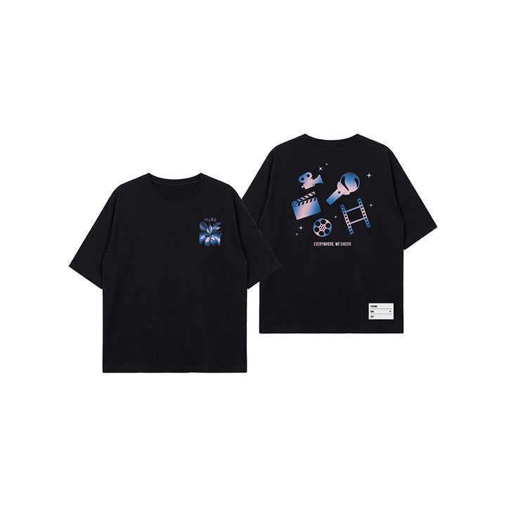[TXT|تي اكس تي] (One) TOMORROW X TOGETHER - T-Shirt (Body 70.5 cm, Chest 60 cm) (HYBE CINE FEST) | تومورو × توغيذر - تي شيرت (الطول ٧٠٫٥ سم، الصدر ٦٠ سم) (هايب سيني فست)