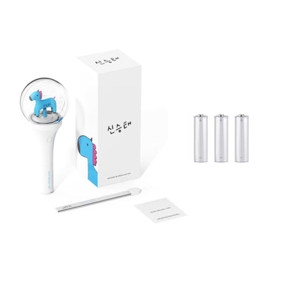 [SHIN SEUNG TAE|شين سونغ تاي] {Kpop} (Set) SHIN SEUNG TAE - Official Light Stick + Strap + Batteries | شين سونغ تاي - العصا الضوئية الرسمية + حزام + بطاريات