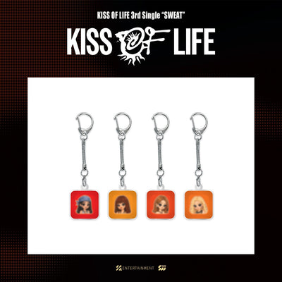[KISS OF LIFE|كيس أوف لايف] {Kpop} (One) KISS OF LIFE - Gacha Keycap Keyring 2 x 9 cm (Random 1 of 4) (Pop-Up [SWEAT]) | كيس أوف لايف - ميدالية غطاء مفتاح ٢ × ٩ سم (واحدة عشوائية من ٤) (بوب أب [سويت])