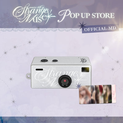 [NMIXX|إن ميكس] {Kpop} (One) NMIXX - Mini Digital Camera 6.3 x 5.8 x 2.6 cm (NMIXX 6th EP [Strange Muse] Pop-Up) | إن ميكس - كاميرا رقمية صغيرة ٦٫٣ × ٥٫٨ × ٢٫٦ سم (المتجر المؤقت لألبوم [Strange Muse])