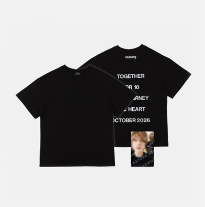[YESUNG|ييسونغ] {Kpop} (Set) YESUNG - T-Shirt + Photo Card (Where We Are Ver.) (10th Anniversary Tour) | ييسونغ - تي شيرت + بطاقة صور (نسخة Where We Are) (جولة الذكرى العاشرة)
