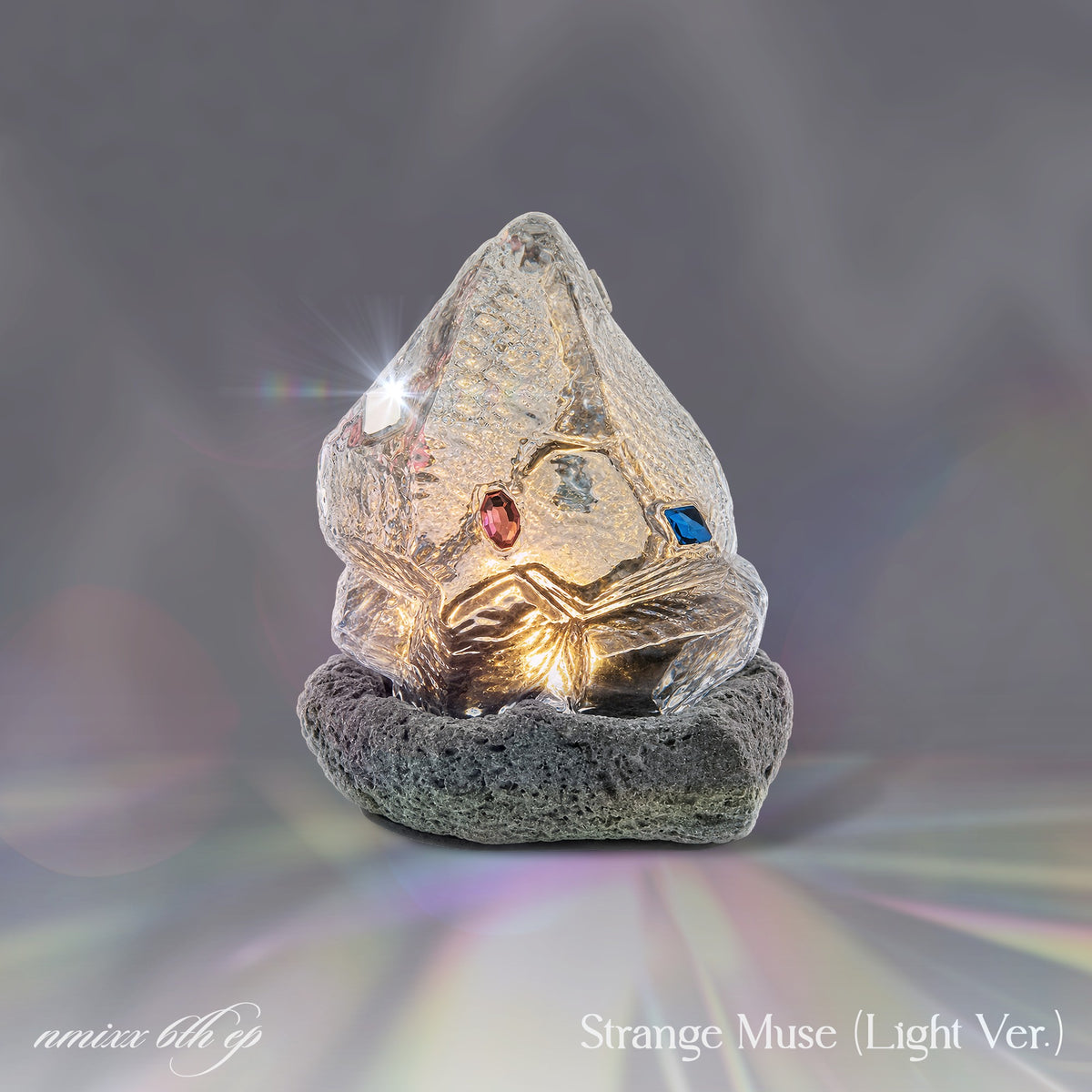 [NMIXX|إن ميكس] {Kpop} (One) NMIXX - The 6th EP [Strange Muse] (Light Ver.) | إن ميكس - الألبوم المصغّر السادس [Strange Muse] (نسخة الإضاءة)
