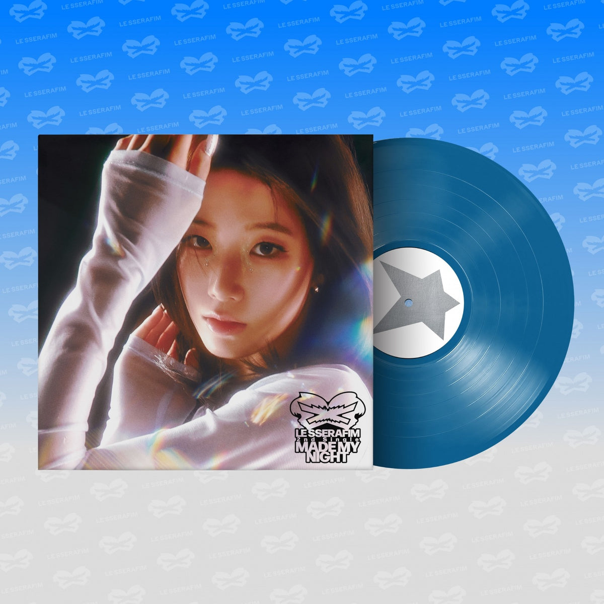 [LE SSERAFIM|لو سيرافيم] {Kpop} (One) LE SSERAFIM - 2nd Single Album [Made My Night] (Vinyl LP, SKY BLUE Ver.) 302 x 302 mm | لو سيرافيم - الألبوم المفرد الثاني [Made My Night] (أسطوانة فينيل، نسخة SKY BLUE) ٣٠٢ × ٣٠٢ مم