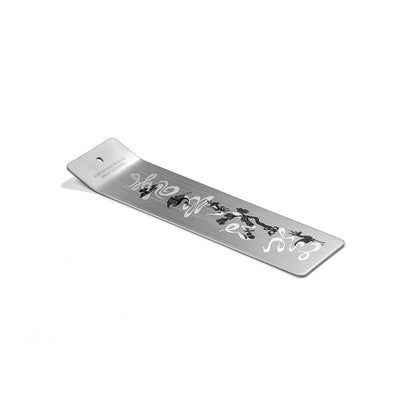 [BTS|بانتقان] (One) BTS - Stainless Steel Incense Holder 16.9 x 4.4 x 0.9 cm (2026 BTS DALMAJUNG x MU:DS) | بي تي اس - حامل بخور من الستانلس ستيل ١٦٫٩ × ٤٫٤ × ٠٫٩ سم (مجموعة 2026 BTS دالماجونغ × MU:DS)