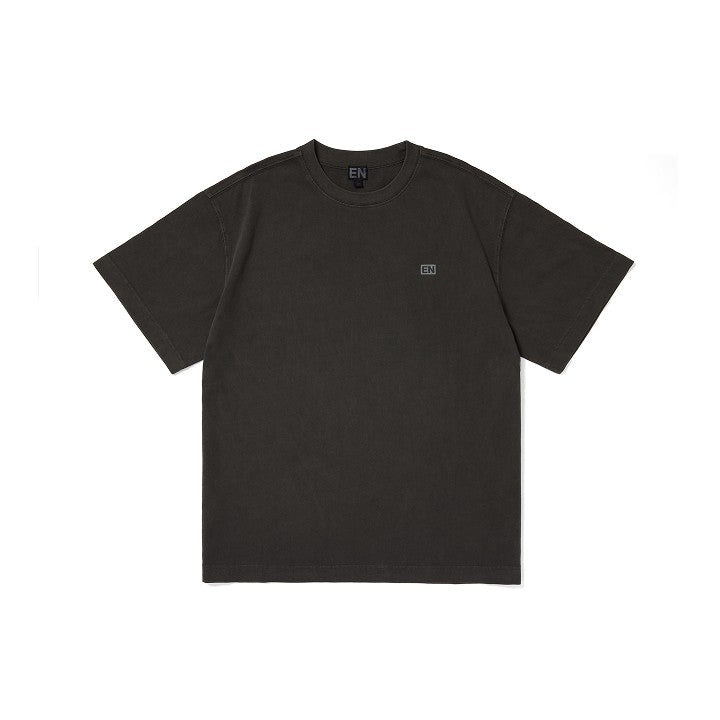 [ENHYPEN|انهايبن] (One) ENHYPEN - Brand Renewal S/S T-Shirt (Dark Grey, Unisex M / L) | انهايبن - تي شيرت قصير الأكمام من مجموعة تجديد الهوية (رمادي داكن، للجنسين مقاس M / L)