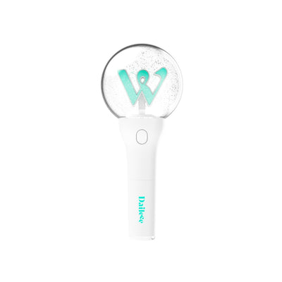 [WEEEKLY|ويكلي] {Kpop} (One) Weeekly - Official Light Stick (Daileee) | ويكلي - العصا الضوئية الرسمية (دايلي)