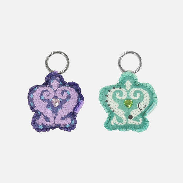 [Hearts2Hearts|هارتس تو هارتس] {Kpop} (One) HEARTS2HEARTS - ICONIC HEART Keyring [ICONIC HEART] | هارتس تو هارتس - ميدالية مفاتيح ICONIC HEART