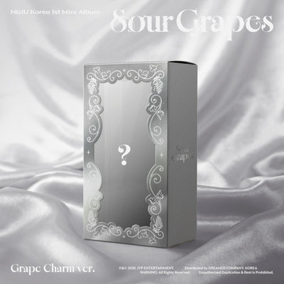 [NiziU|نيزيو] {Kpop} (One) NiziU - Korea 1st Mini Album [Sour Grapes] (Grape Charm Ver., FANS ALBUM) | نيزيو - الألبوم المصغّر الكوري الأول [ساور غرايبس] (نسخة تعليقة العنب)