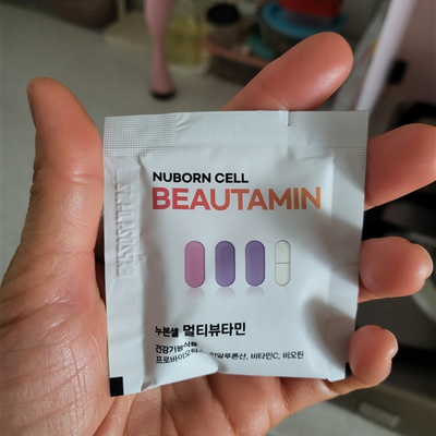 [Vitamin&Health|فيتامين&صحة] (ONE) Hyaluronic Acid Biotin Vitamin C Beauty Sachets 30 packs | واحد -صندوق  30كيس فيتامينات  حمض الهيالورونيك والبيوتين وفيتامين سي لنضاره الوجه والجسد شاهد الوصف