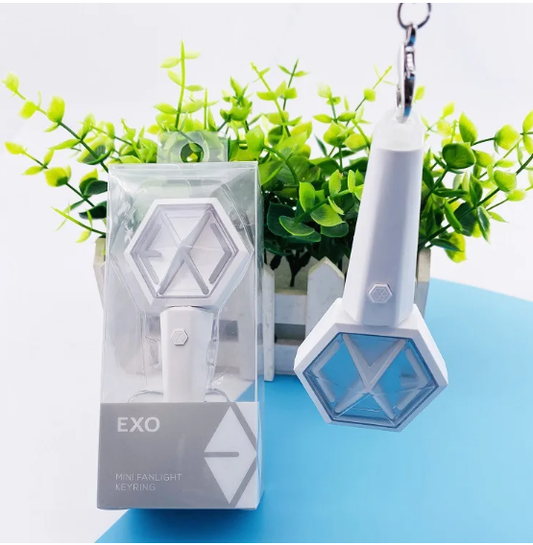 تسليم فوري - لايت ستيك اكسو ميني الاصلي يصلح مداليا لحقيبتك مفتاحك | (ONE) EXO - MINI FANLIGHT KEYRING