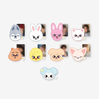 [Stray Kids|ستراي كيدز] (One) STRAY KIDS - SKZOO Plush Magnetic Holder + Photocard (THIS & THAT Pop-up Store) | ستراي كيدز - حامل مغناطيسي بدمية قماشية سكزو مع فوتوكارد (متجر «ذيس آند ذات» المؤقت)