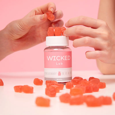 [Hair|شعر] (set) Wicked - Lab Pink Gummy Bear Vegan Multi Vitamin Biotin Jelly 1500 mcg 6 bottles (240 gummy) | مجموعة Wicked - Lab دب جيلي وردي نباتي متعدد الفيتامينات بيوتين جيلي 1500 mcg 6 زجاجات (240 قطعة جيلي)