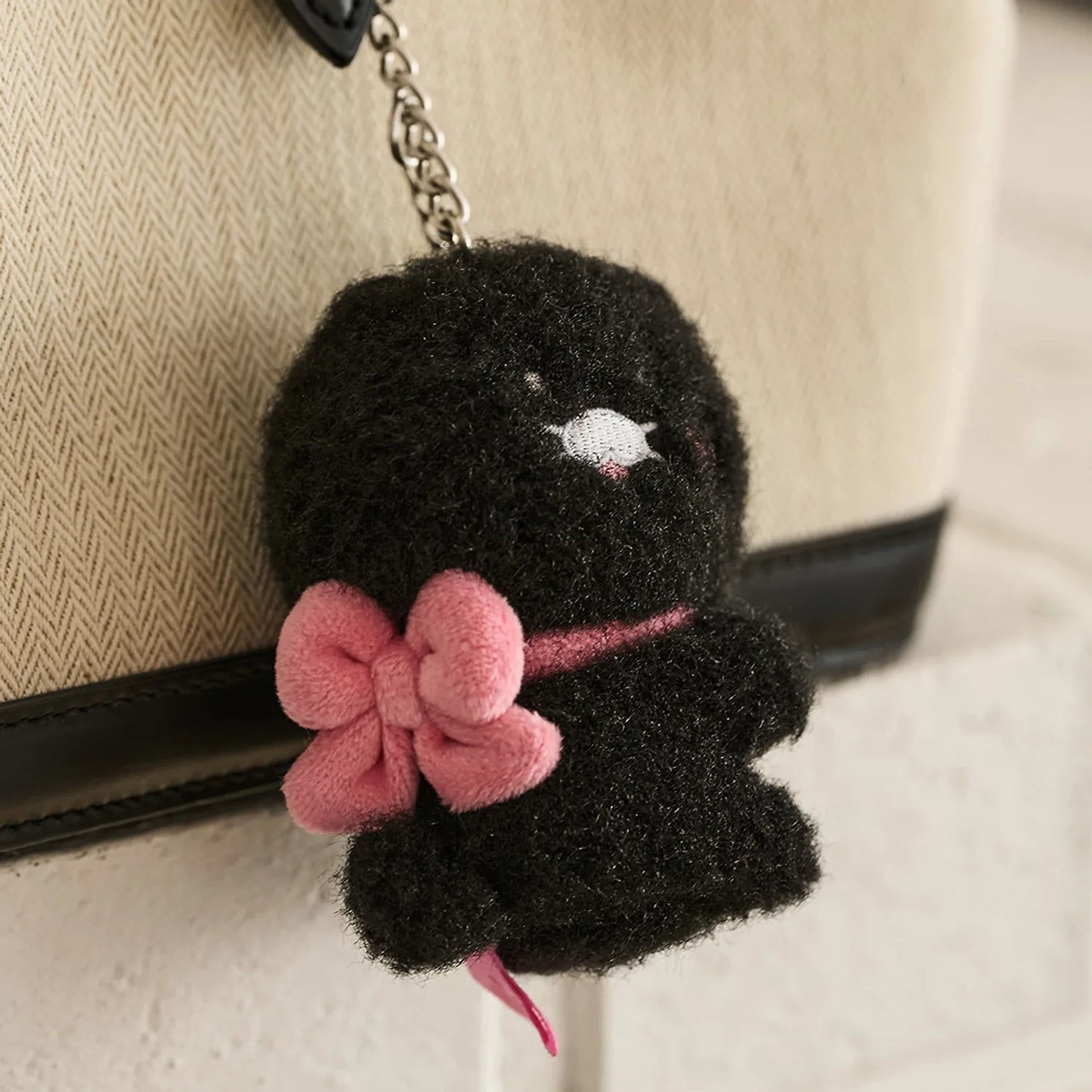(One)* Black Chun Magnet Keyring Doll Set | مجموعة دمية سلسلة مفاتيح مغناطيسية بلاك تشون