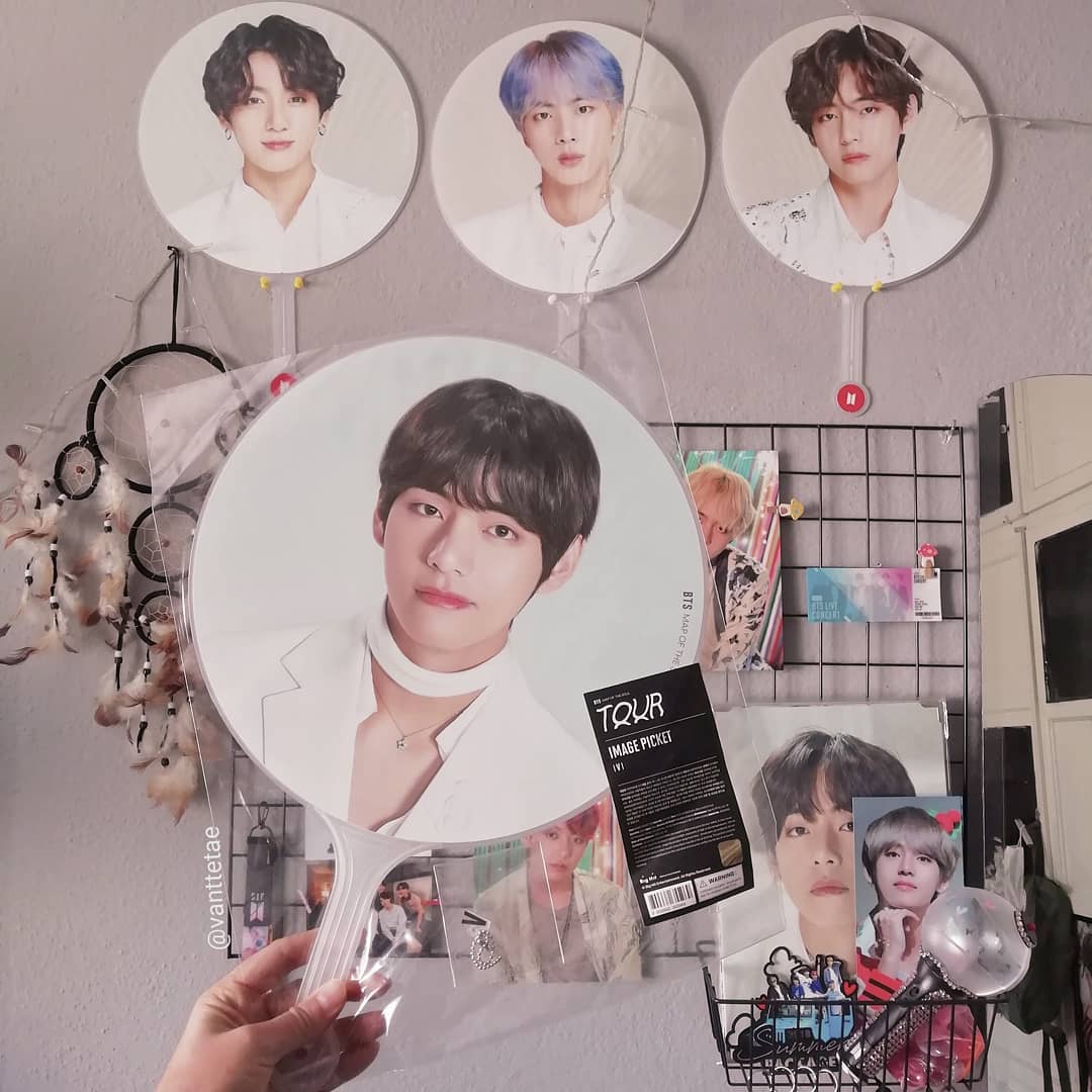 تسليم فوري تبقى القليل  ... BTS MOTHES TOUR: Image Picket مراوح التور الجوله الاولى الاصلية 